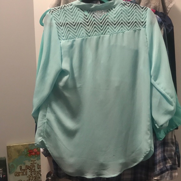 Light green blouse w lace - Picture 4 of 4